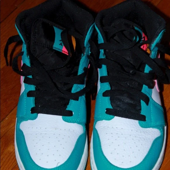 Must Go‼️ Unisex Like New Jordan 1 South Beach. Read Description Below👇 - Picture 5 of 9